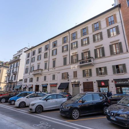 The Best Rent - Gorgeous Two-Bedroom Apartment In Porta Nuova District Milan Exterior photo