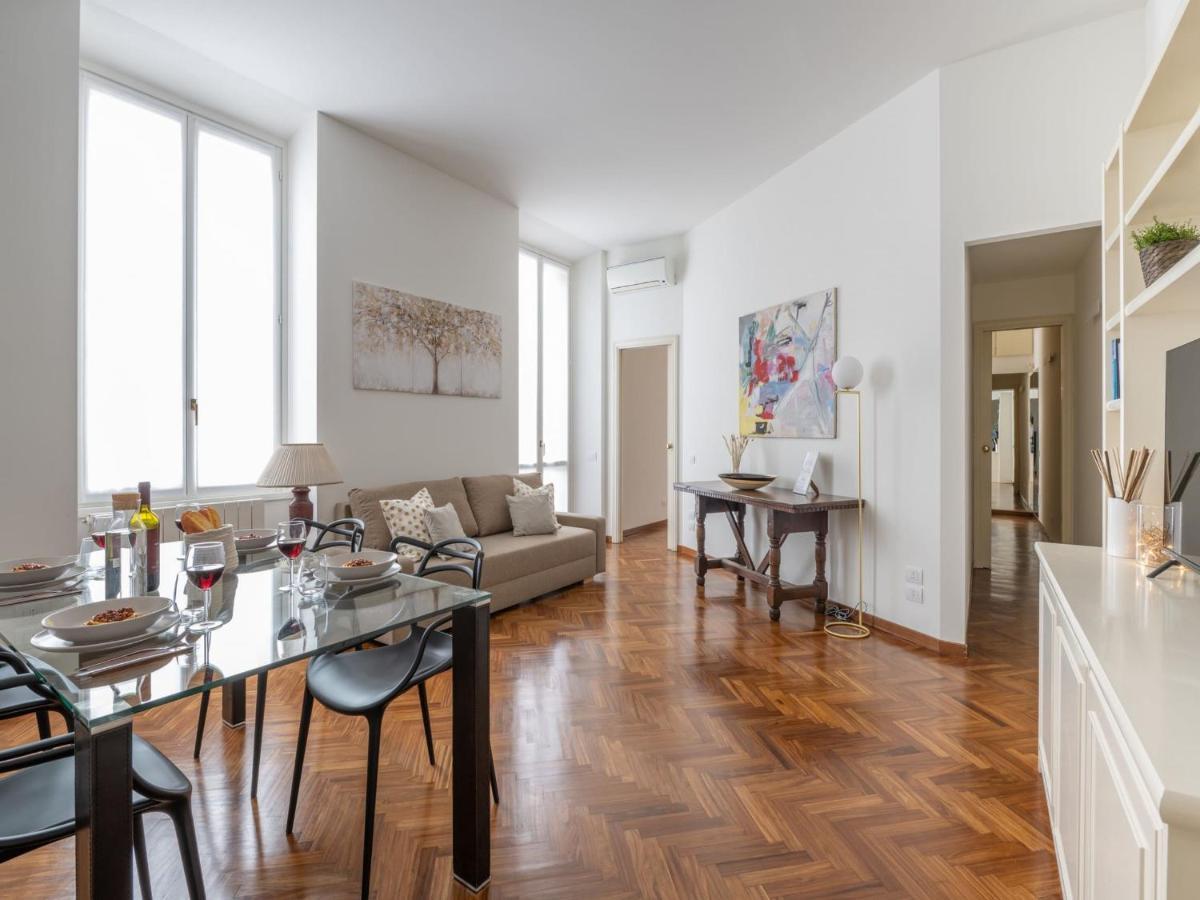 The Best Rent - Gorgeous Two-Bedroom Apartment In Porta Nuova District Milan Exterior photo